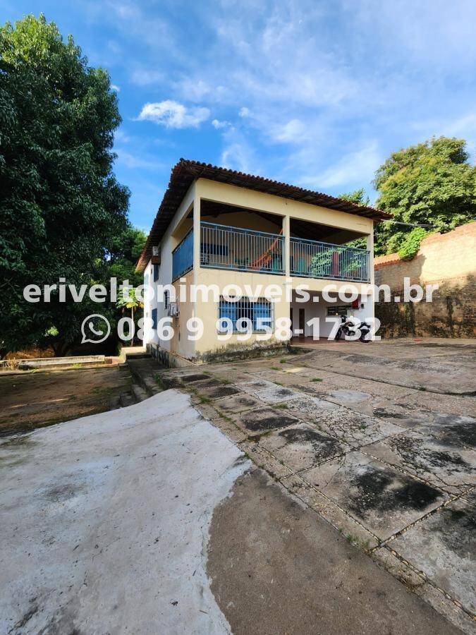 Casa à venda com 5 quartos, 235m² - Foto 1