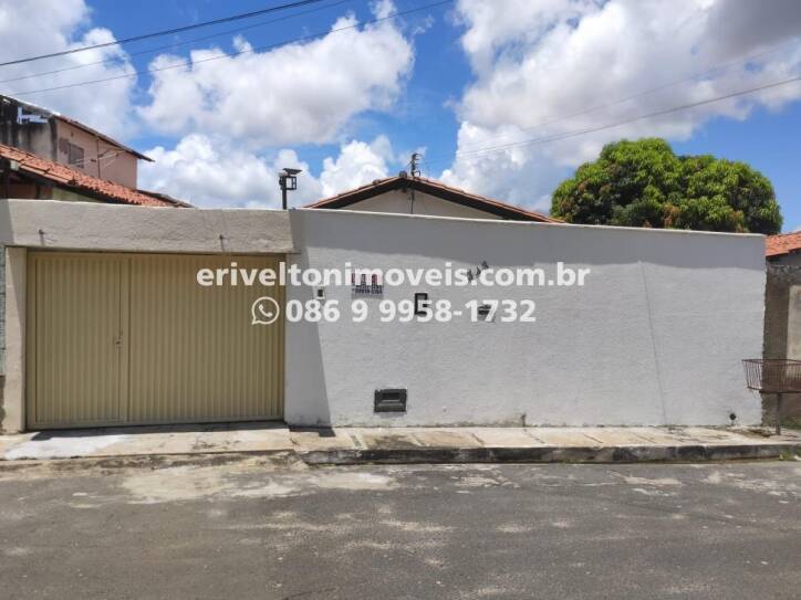 Casa à venda com 3 quartos, 70m² - Foto 1