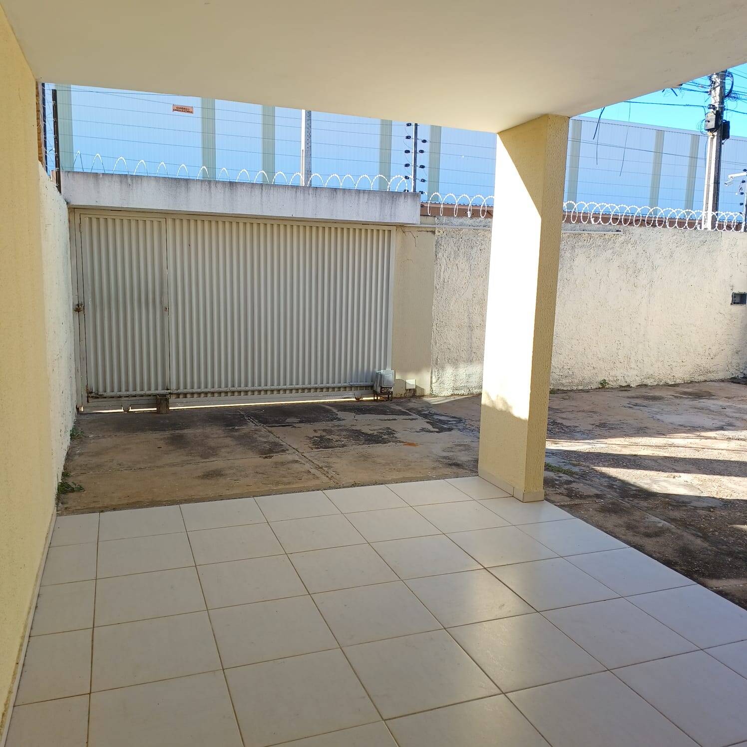 Casa à venda com 3 quartos, 97m² - Foto 1