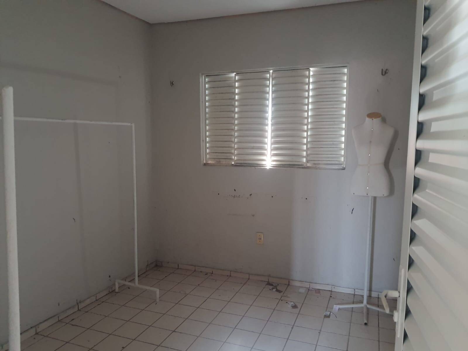 Casa à venda com 3 quartos, 60m² - Foto 11