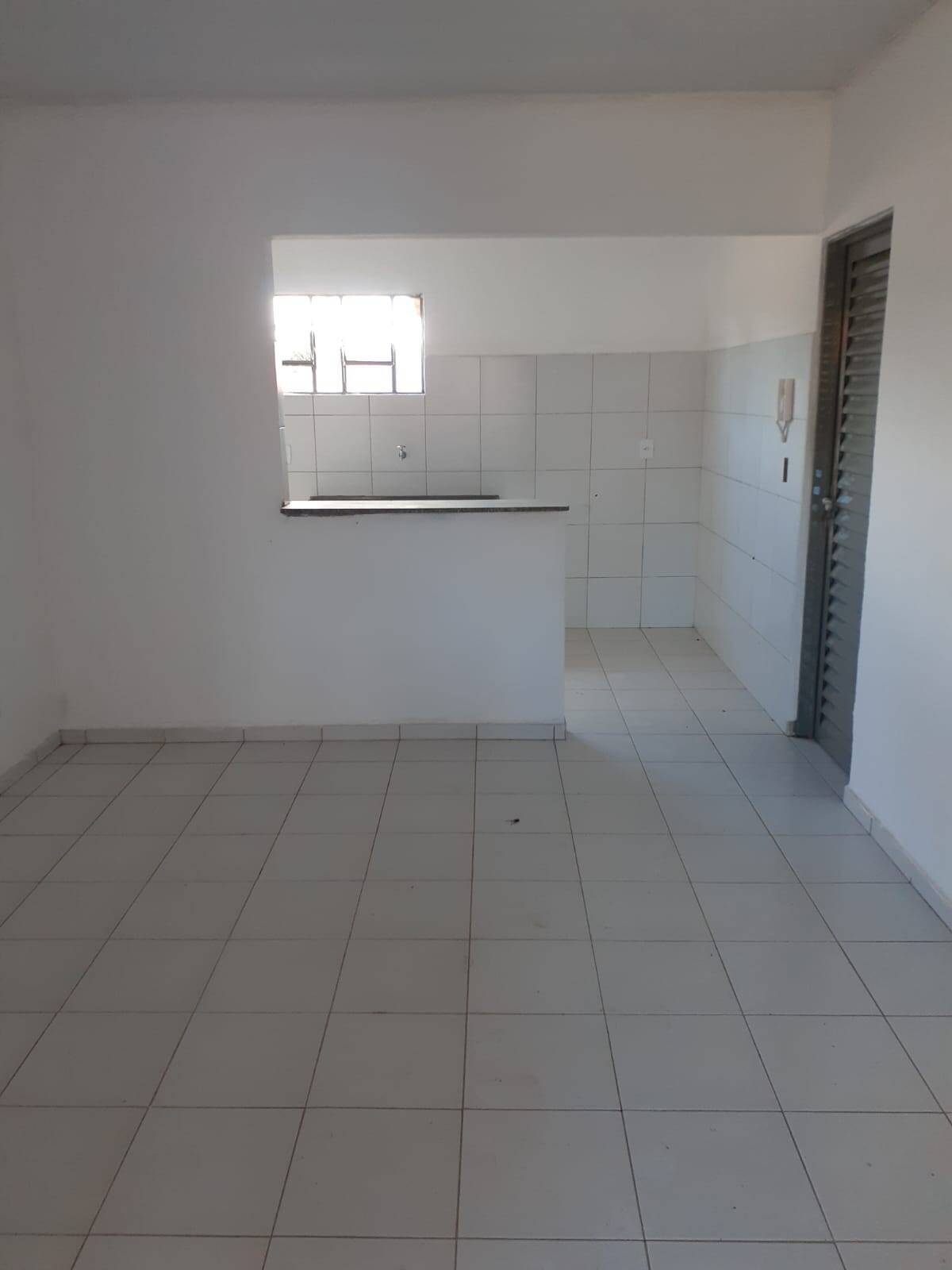 Casa à venda com 3 quartos, 67m² - Foto 2