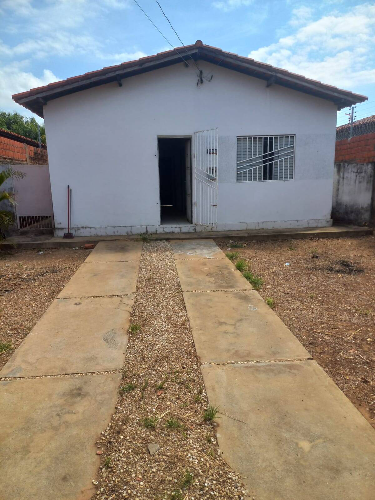 Casa à venda com 2 quartos, 54m² - Foto 2