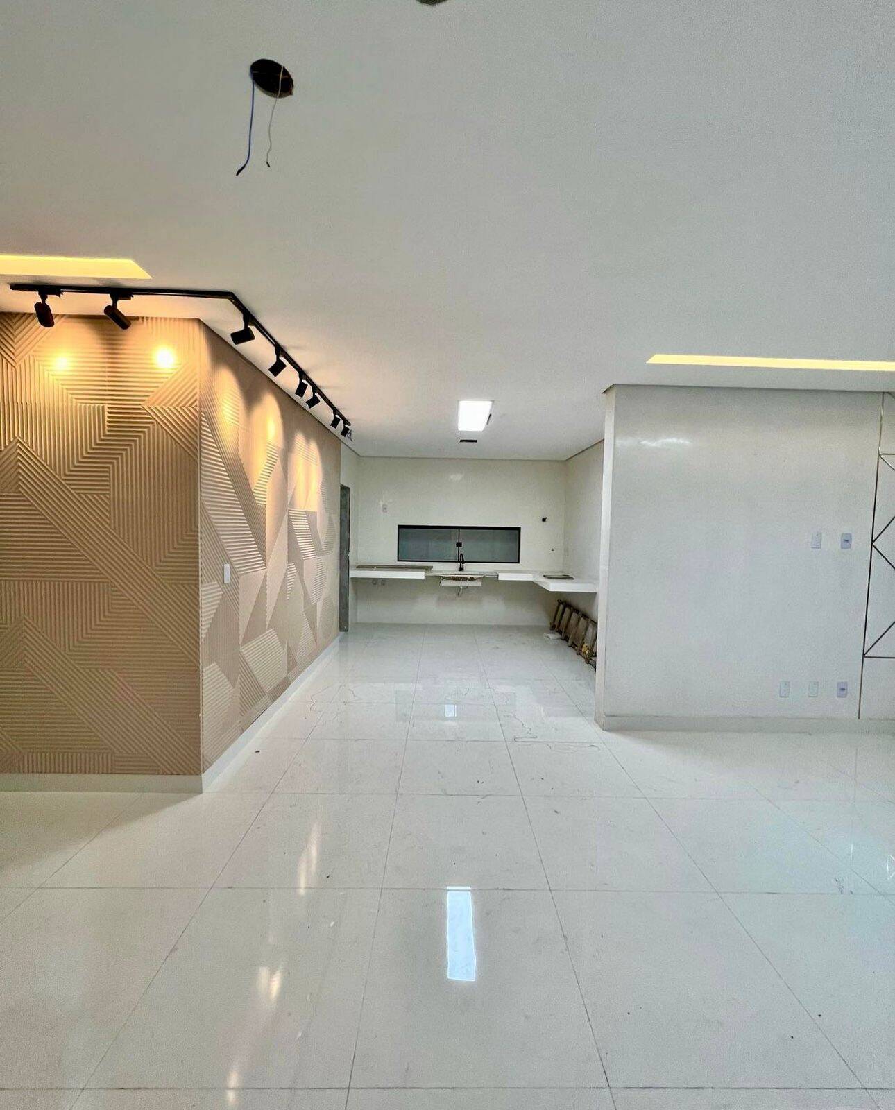 Casa à venda com 4 quartos, 300m² - Foto 2