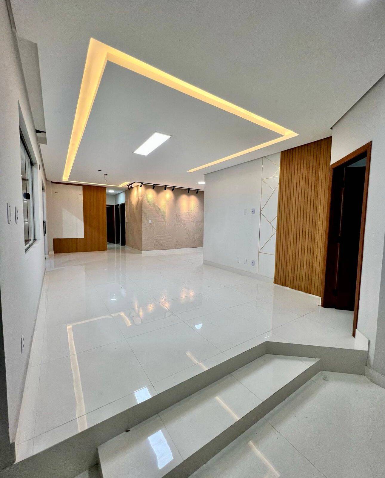 Casa à venda com 4 quartos, 300m² - Foto 4