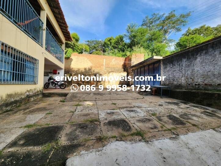 Casa à venda com 5 quartos, 235m² - Foto 3