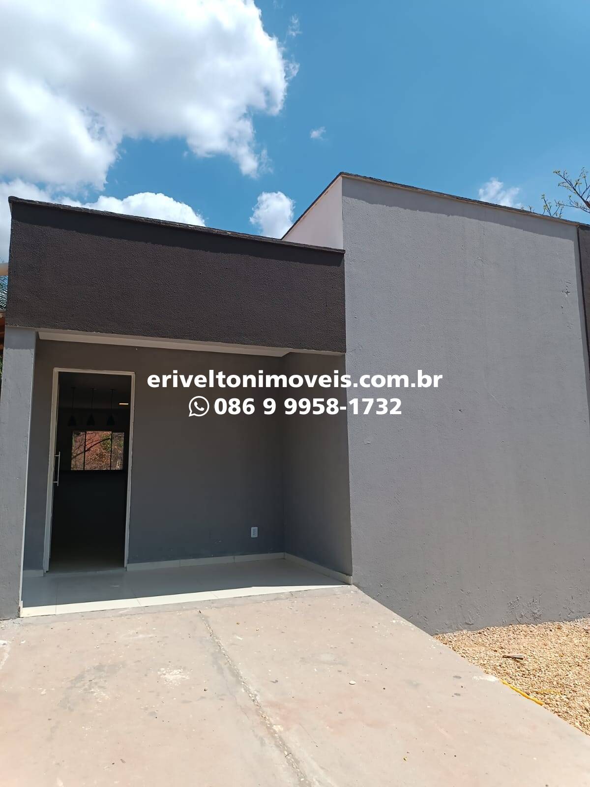 Casa à venda com 3 quartos, 70m² - Foto 1