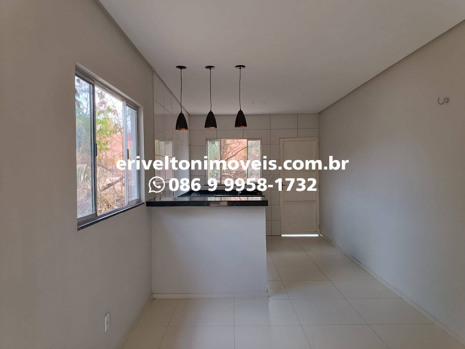 Casa à venda com 3 quartos, 70m² - Foto 3