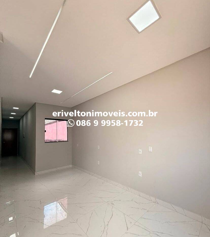 Casa à venda com 3 quartos, 99m² - Foto 2