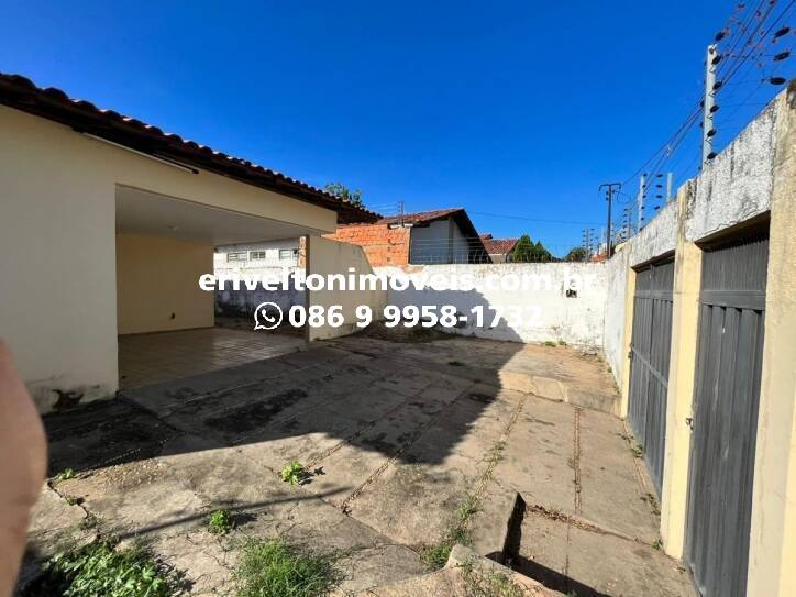 Casa à venda com 3 quartos, 139m² - Foto 1